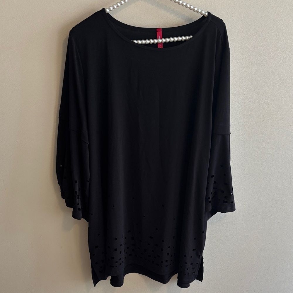 IC by Connie K black top size 2x